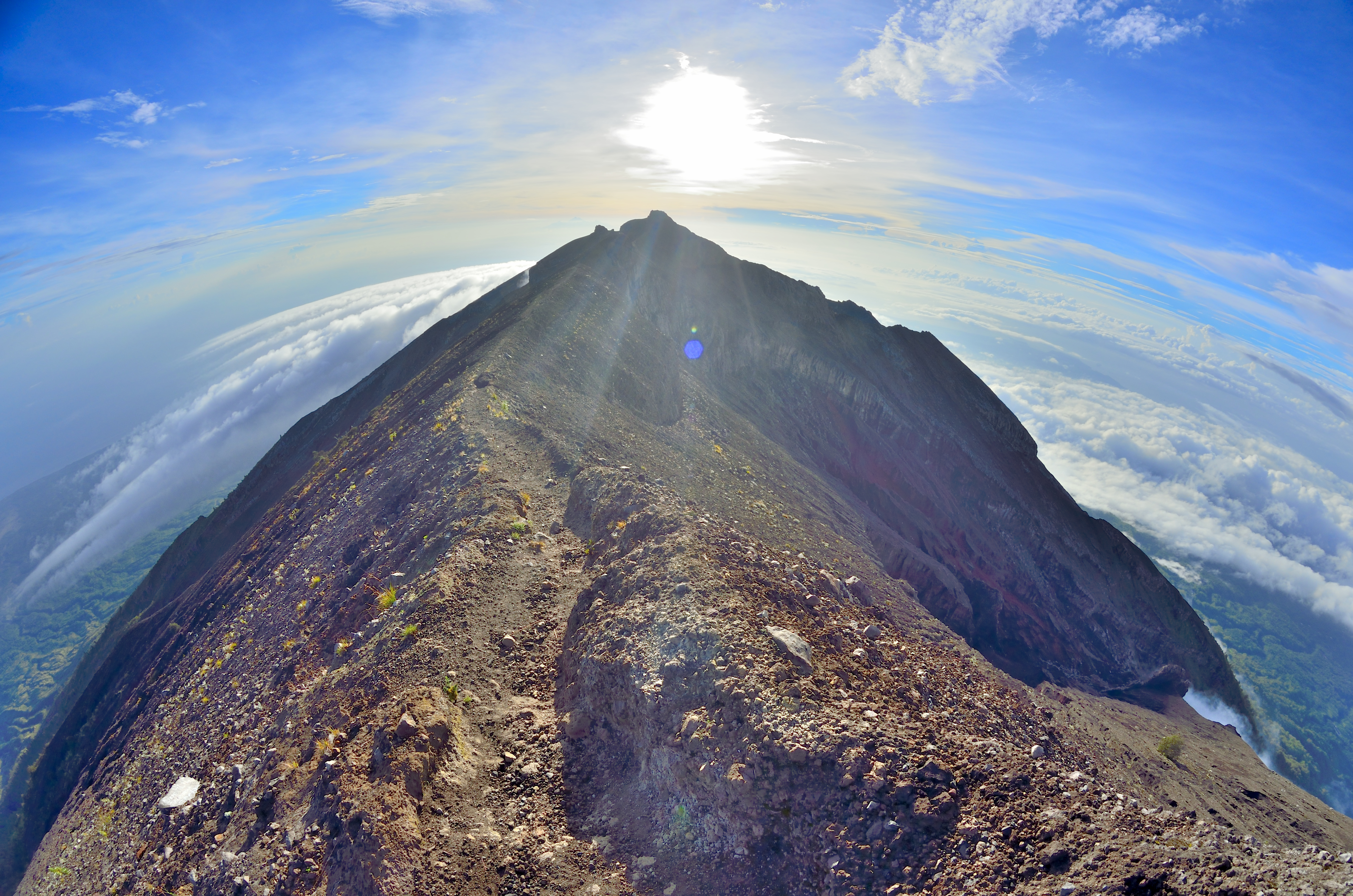 7 Alasan Kenapa Gunung Agung Wajib Masuk Daftar Liburan Kamu